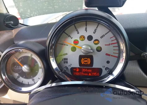 2010 Mini Cooper S z USA, uszkodzony, nr VIN WMWMS3C53ATY51128